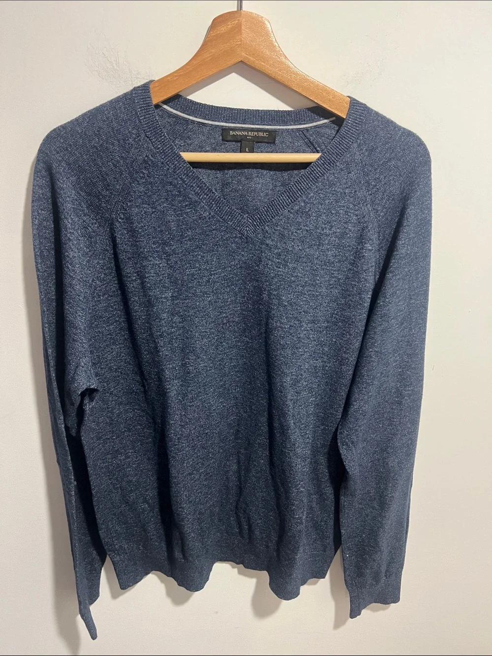 Banana Republic Men's V-Neck 100% Cotton Sweater in Heather Blue Size Large
